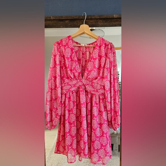 Dresses & Skirts - Pink Floral Long Sleeve Dress